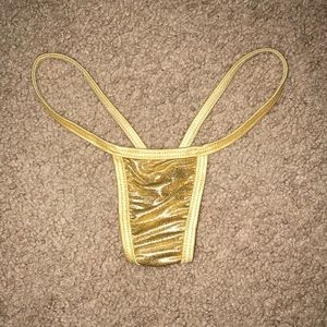 Gold v-string thong